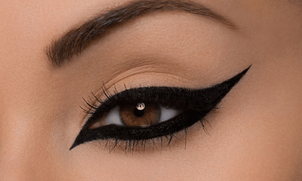 Expert Eyeliner Techniques for a Polished Look